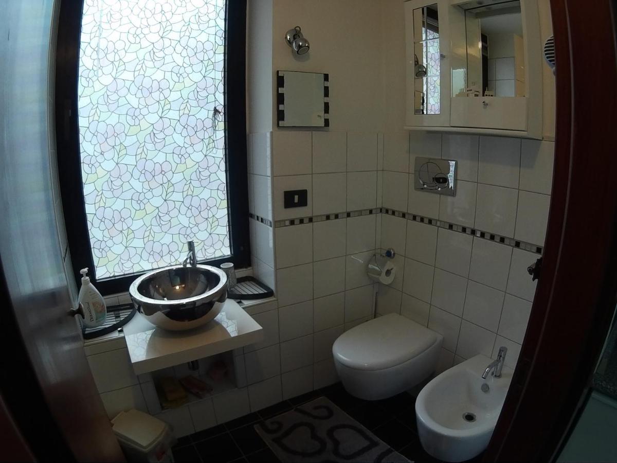 Central Private Flat By Old Town, Shops, Restaurants Бари Экстерьер фото
